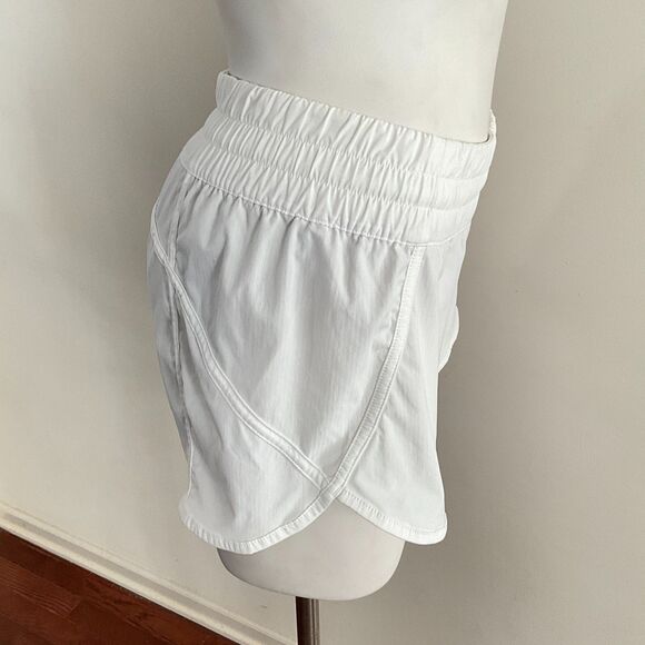 Lululemon Tracker Low Rise Lined Elastic Waist Short Shorts White 8 - Picture 9 of 13